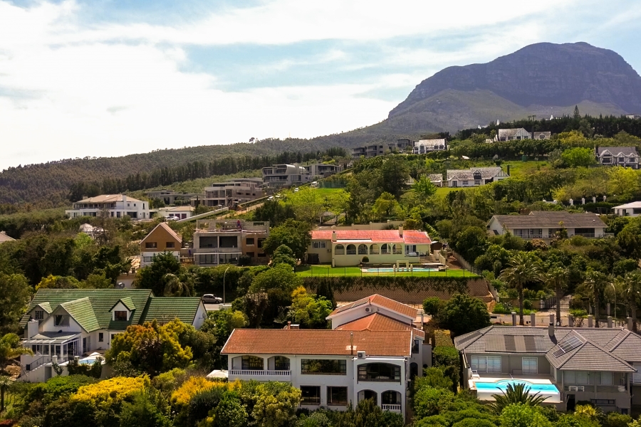 6 Bedroom Property for Sale in La Concorde Western Cape